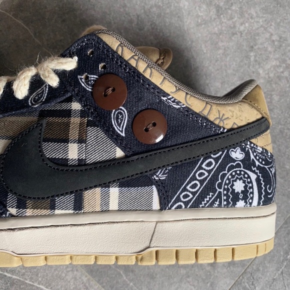 Travis Scott X SB Dunk Low - Picture 3 of 16